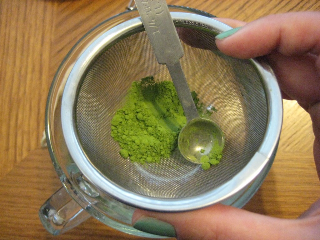 How to make a cup of matcha the easy way! - Oolong Owl