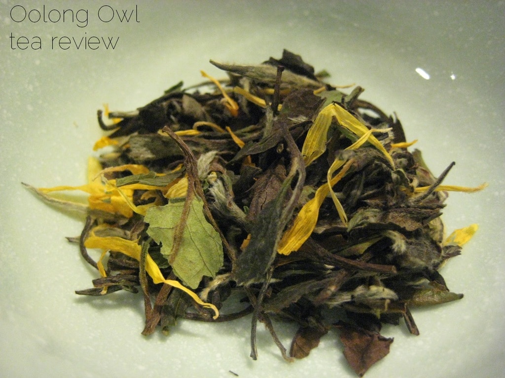 white peach from the persimmon tree - oolong owl tea review
