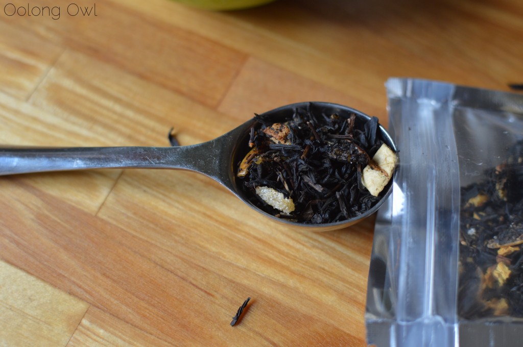 apples and molasses black tea from della terra teas - oolong owl tea review (2)
