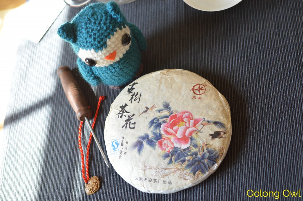 camellia flower cake god of night sweats tea - oolon g owl tea review (14)