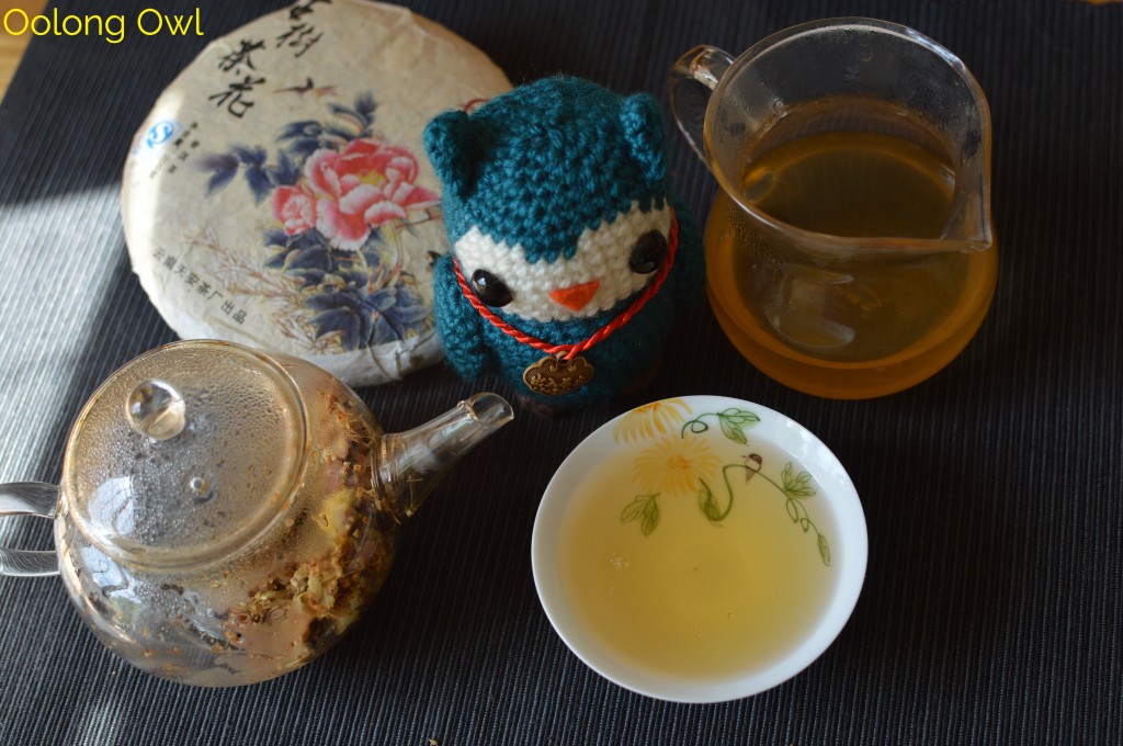 camellia flower cake god of night sweats tea - oolon g owl tea review (21)