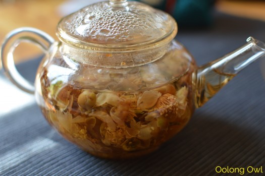 camellia flower cake god of night sweats tea - oolon g owl tea review (26)