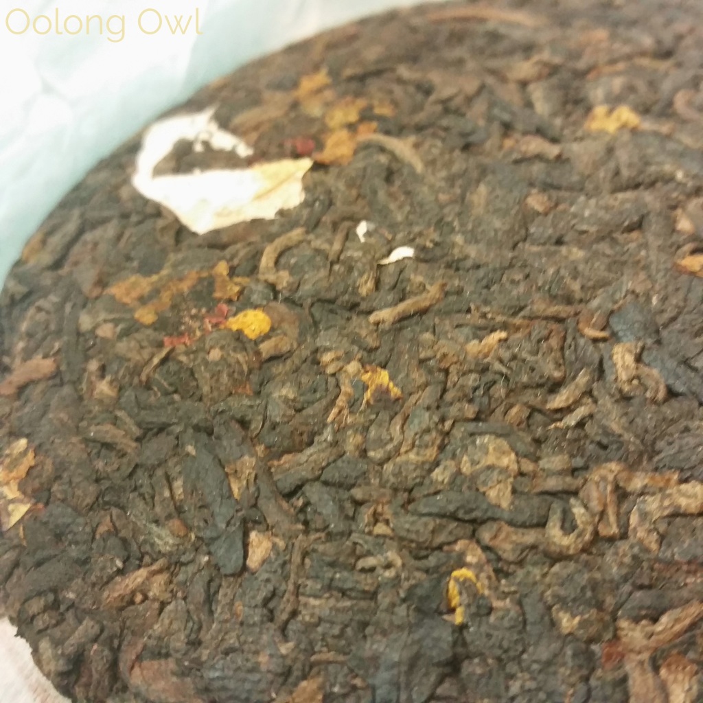 2013 ripe puerh and snow chrysanthemum - yunnan sourcing - oolong owl tea review (2)
