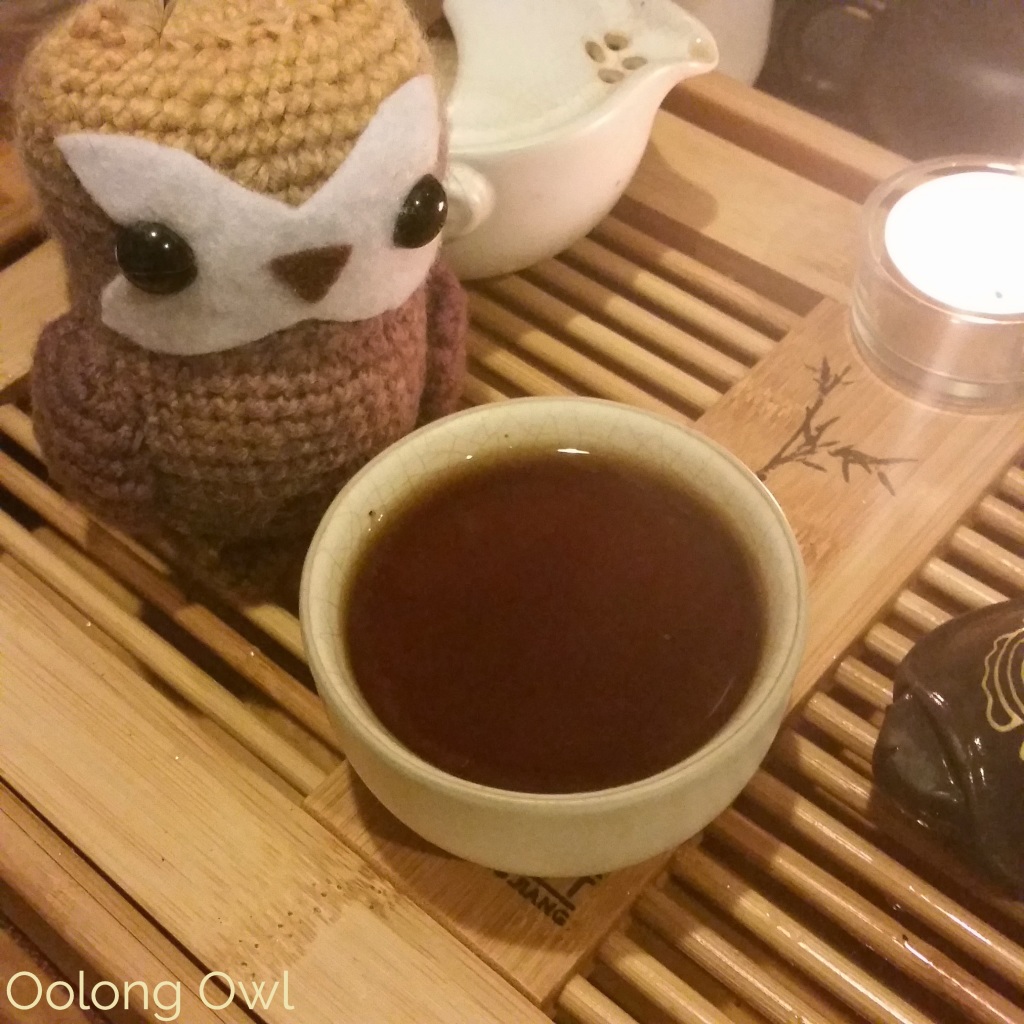 2013 ripe puerh and snow chrysanthemum - yunnan sourcing - oolong owl tea review (3)