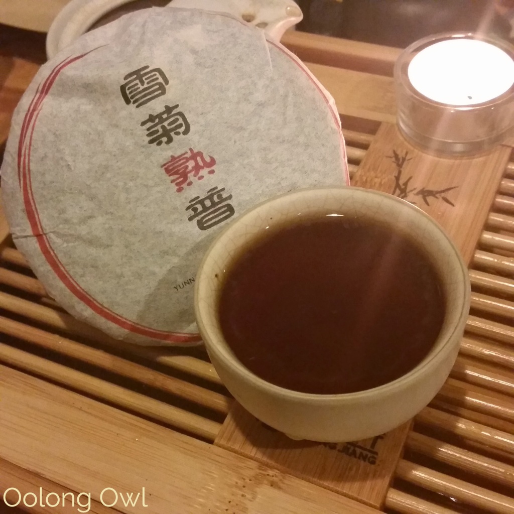 2013 ripe puerh and snow chrysanthemum - yunnan sourcing - oolong owl tea review (4)