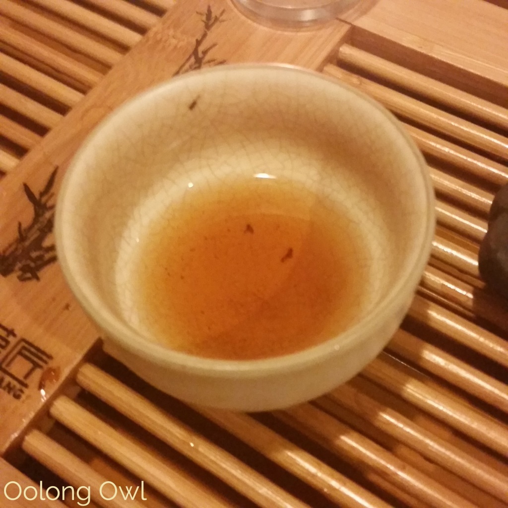 2013 ripe puerh and snow chrysanthemum - yunnan sourcing - oolong owl tea review (6)