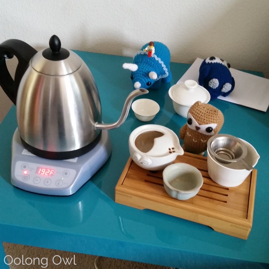 https://oolongowl.com/wp-content/uploads/2015/12/Bonavita-1-liter-variable-temperature-gooseneck-kettle-oolong-owl-16.jpg